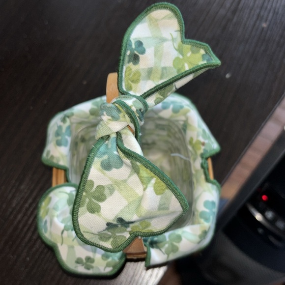 Longaberger Green Clover Basket with Handle - Picture 5 of 6